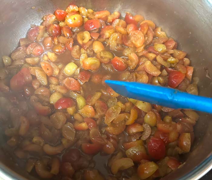 Finished crabapple pie filling. Note there's still plenty of liquid in the filling. This will be thickened by the two tablespoons of flour you add prior to baking the pie. 