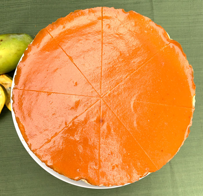 Perfect cheesecake slices courtesy of fishing line. 