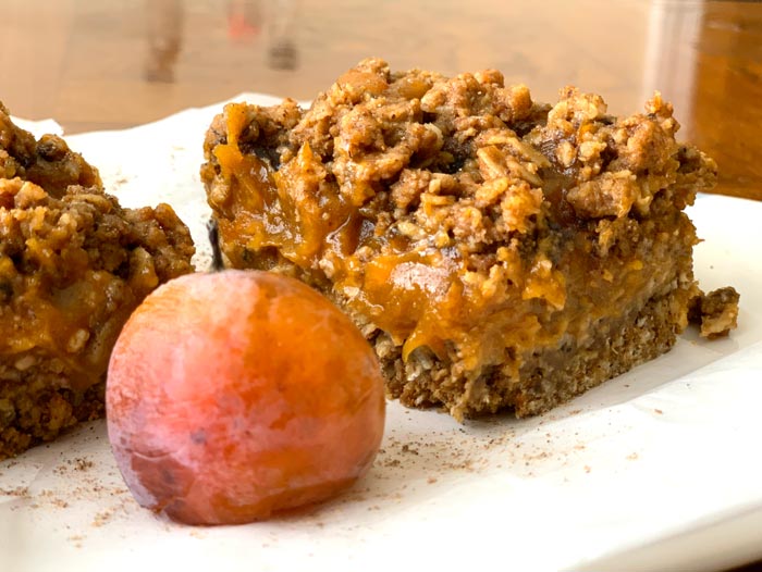 Ooey gooey persimmon goodness in the middle and spiced oatmeal bar on the outside. You'll love this persimmon oatmeal bar recipe!