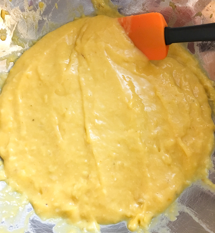 Processed pawpaw fruit ready to go into freezer bags.
