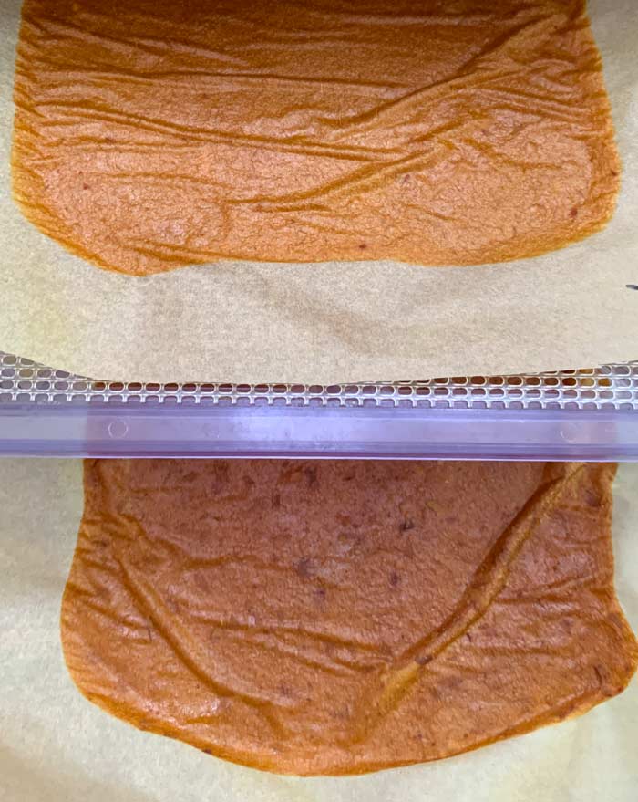 Peach leather test without skins (top) and with skins (bottom). In our opinion, if properly pulverized, skins do not negatively affect the texture.